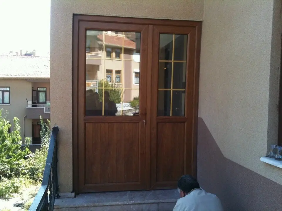 Ahşap desenli PVC giriş kapısı