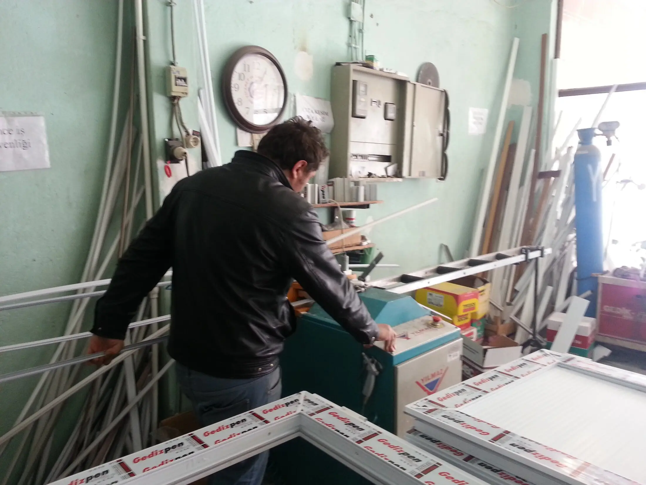 PVC kanadın atölyede birleştirilmesi