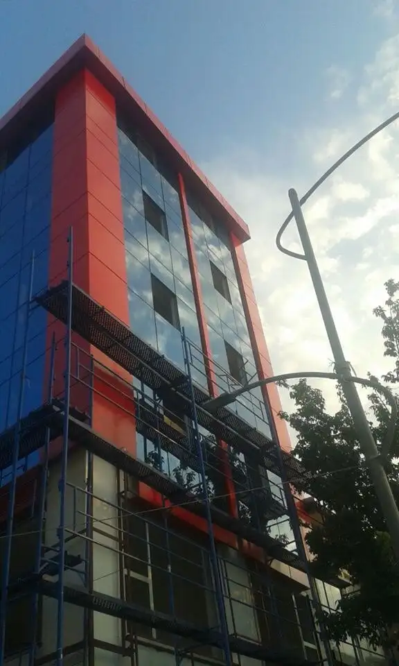 Ticari yapıda alüminyum cephe