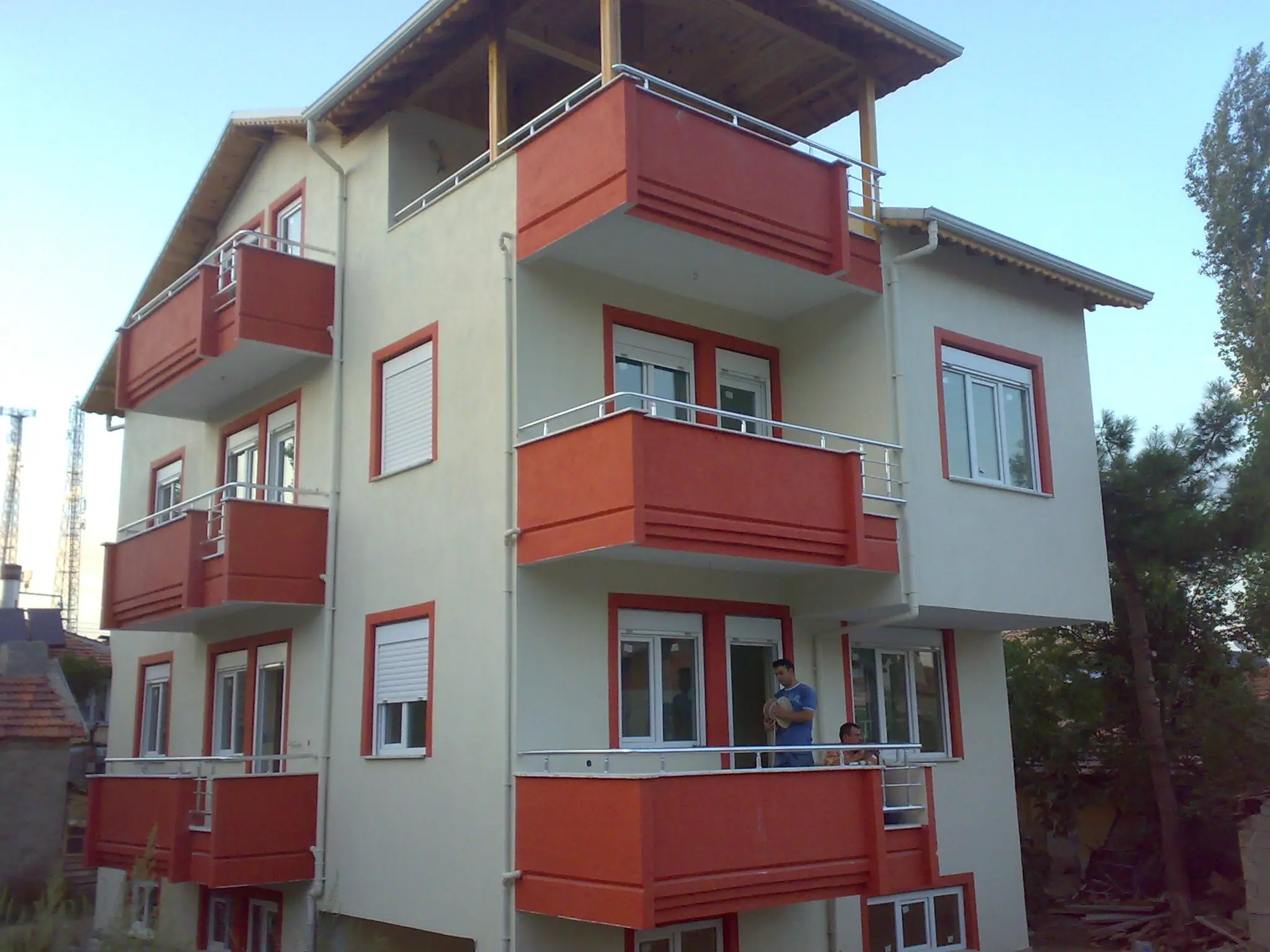 Apartman cephesinde PVC doğrama