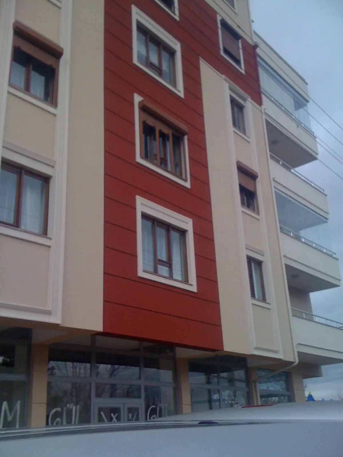 Apartmanda tamamlanan PVC doğrama uygulaması