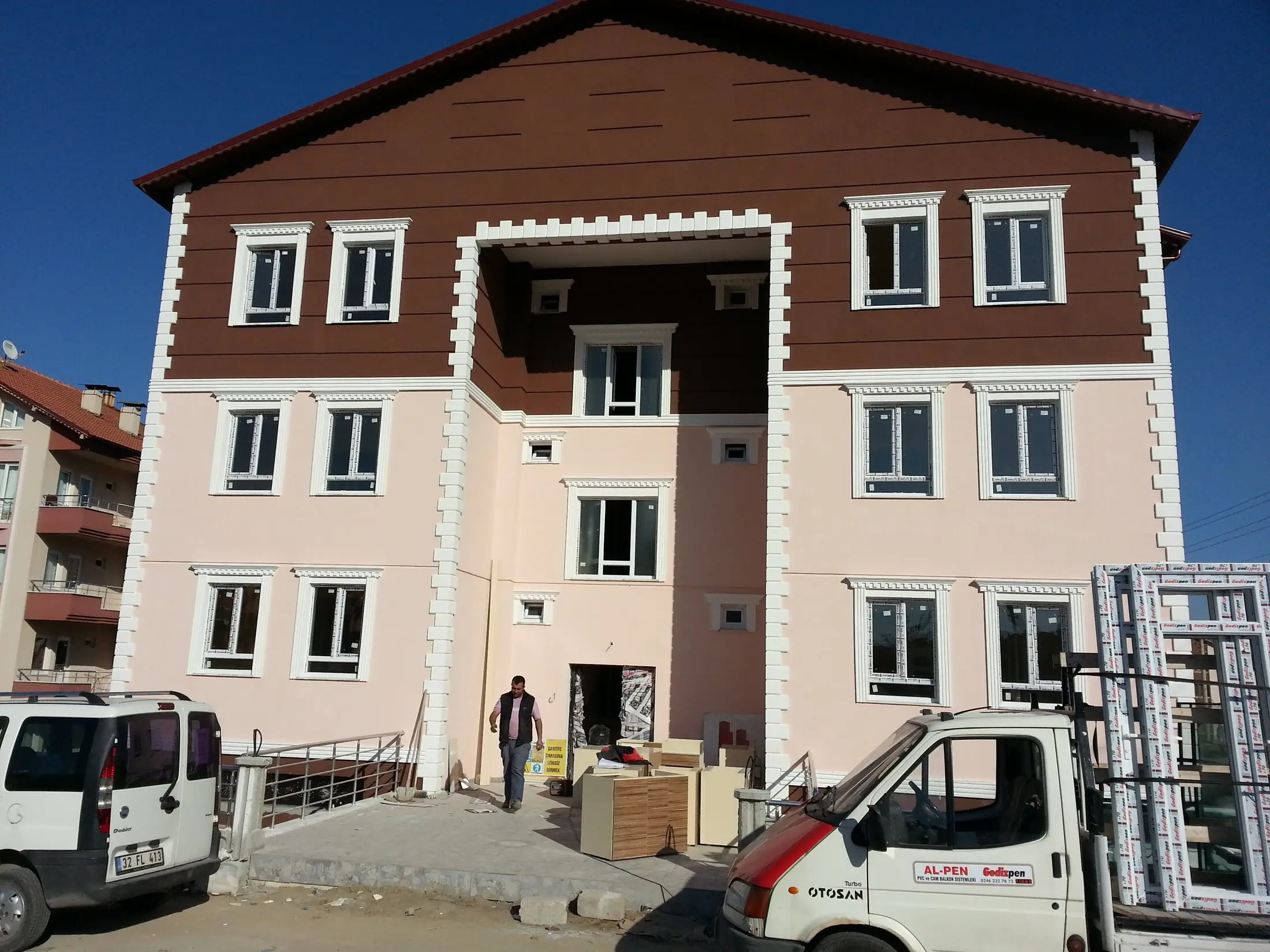 Bina cephesinde PVC doğrama