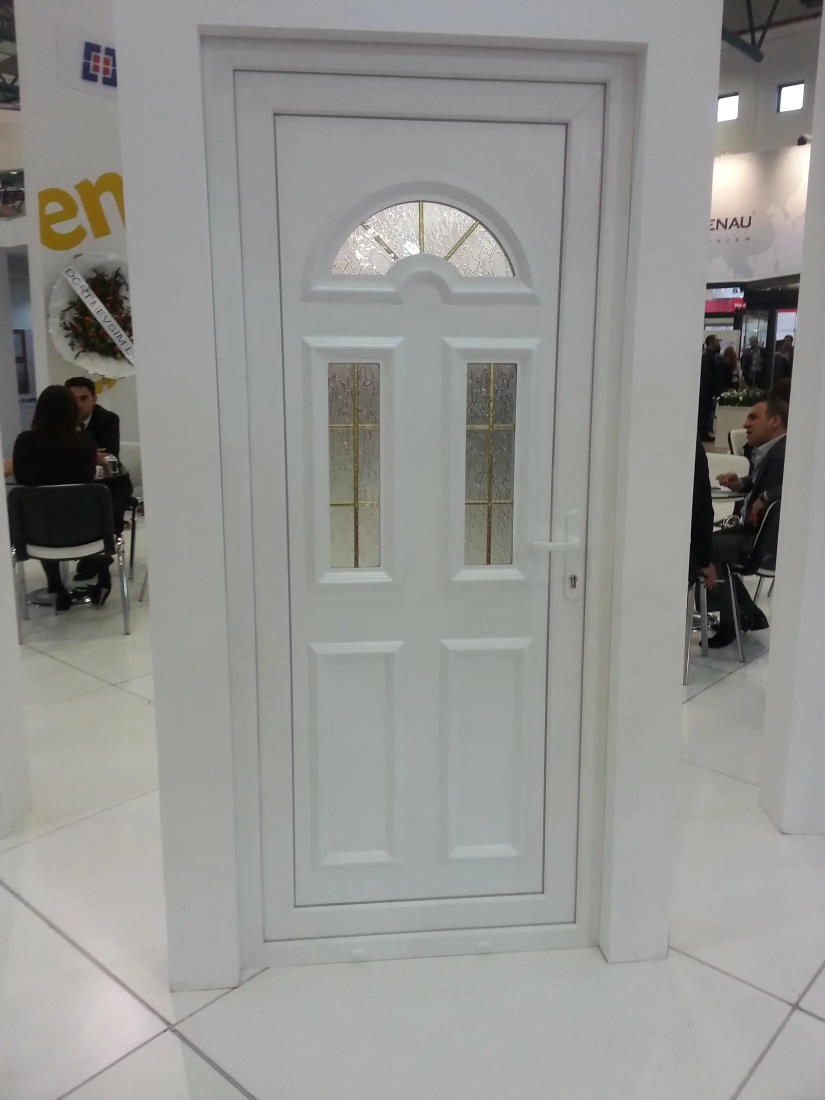 Kemerli camlı beyaz PVC kapı
