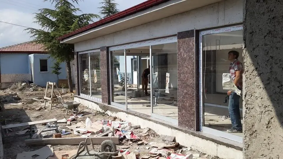 Mağaza cephesinde doğrama uygulaması