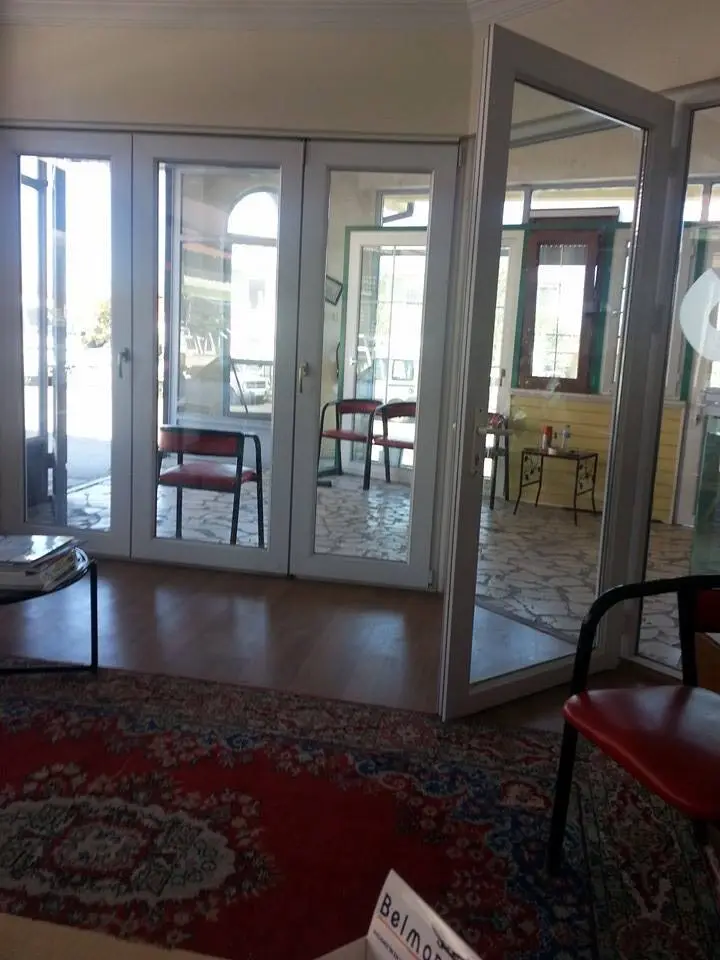 İç mekânda PVC salon kapısı