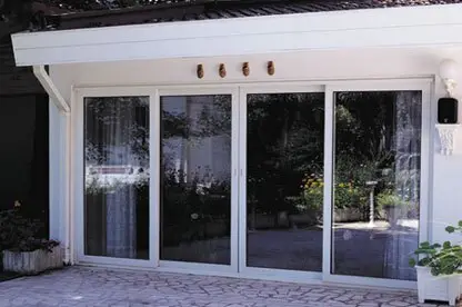 Bahçeye açılan sürme PVC kapı